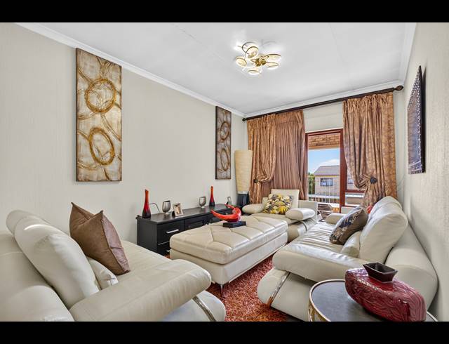 2 BEDROOM APARTMENT FOR SALE IN MAROELADAL
